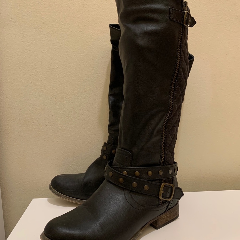 Boots - Picture 2 of 4
